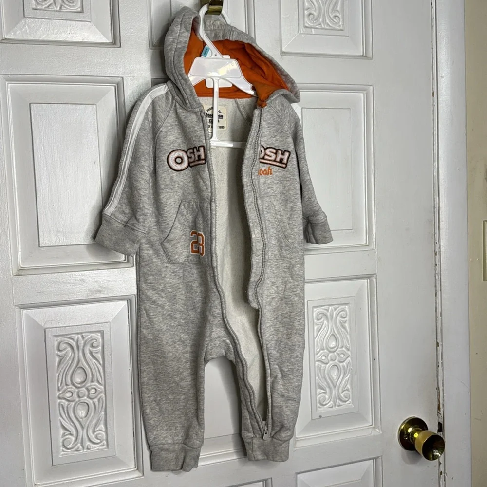 Osh Kosh B’Gosh One Piece Zipper Front Hooded Jumpsuit Size 12 Months